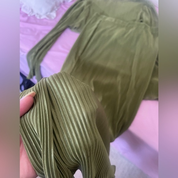 Elegant Green Ribbed 2 piece Dress - Picture 6 of 6